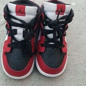 Jordan 1 mid